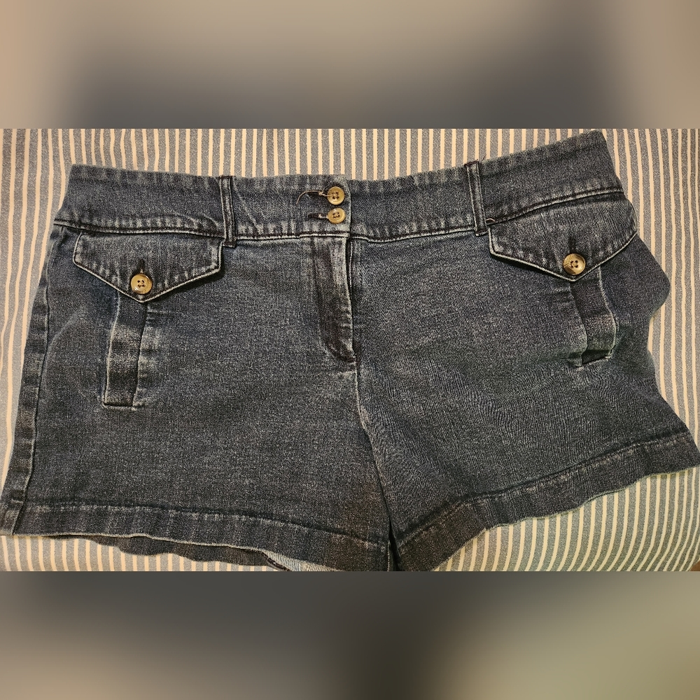 New York and Company denim jean shorts size 18